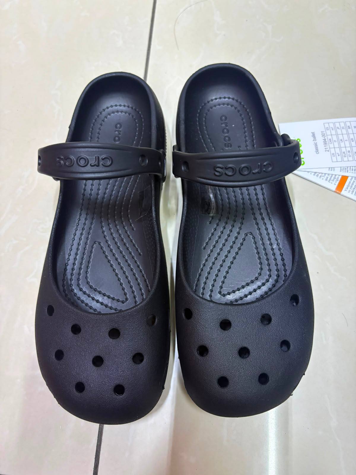 Crocs
w5 to w9
50 dhs✅

Zain145
♥️♥️♥️