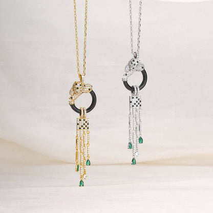 Cartier ❤️‍🔥*
Necklace 🦋
Earring💥
Master quality 💯
With normal boxes 📦 
170 dhs🪙💚
With master box 🗃️ 
220 dhs🪙💚

Zain216
♥️♥️
