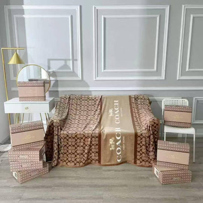 Blanket 

200*230 cm
Double size 

55 dhs💓

with box
🎁🎁🎁

Zain17
♥️♥️♥️