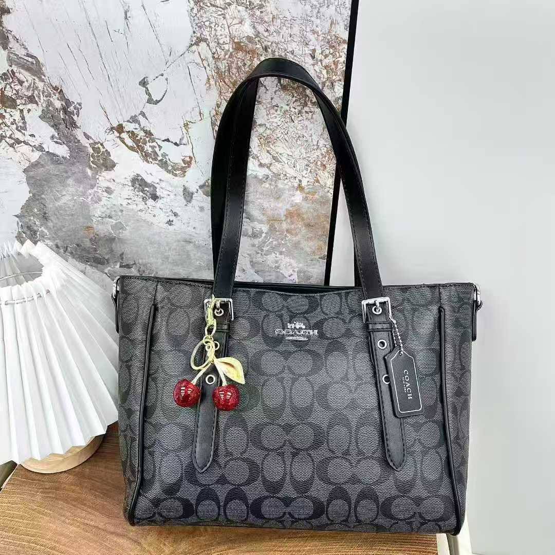 Coach Bags
70 dhs✅

Zain232
♥️♥️♥️