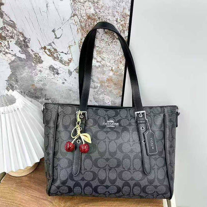 Coach Bags
70 dhs✅

Zain232
♥️♥️♥️