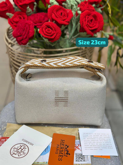 Hermes
Best quality

With box’s
🎁🎁🎁

95 dhs🇦🇪
size 23cm

Zain158
♥️♥️♥️