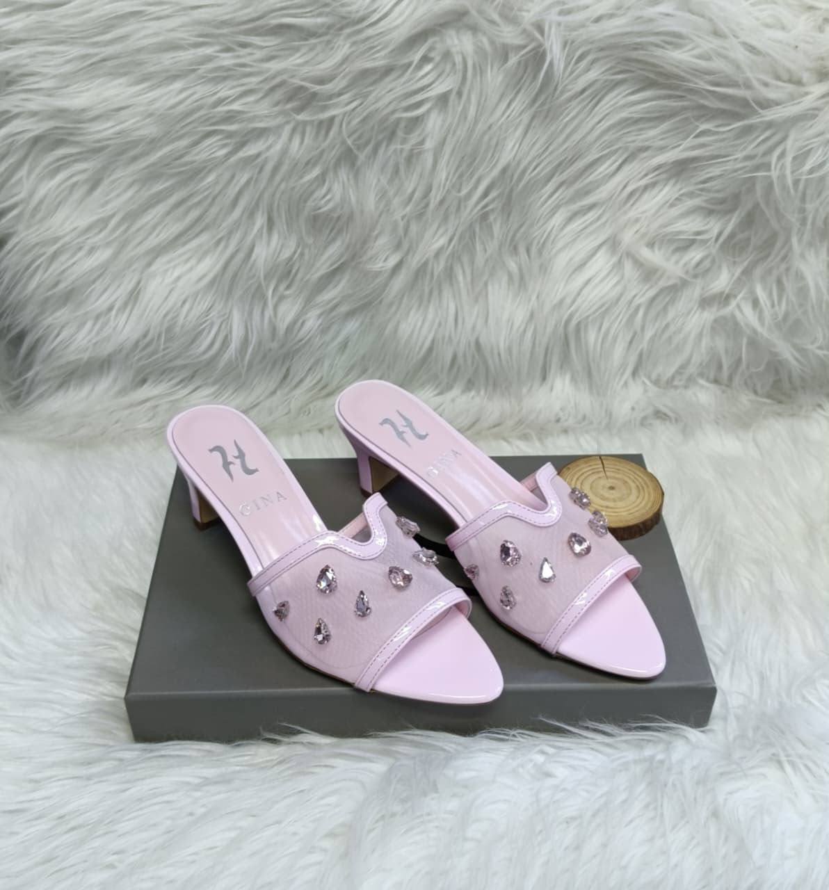 Gina 🌸
*master quality*🌸
*size: 36 to 42*🌸
280 dhs💓

Zain119
♥️♥️♥️