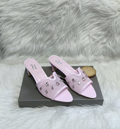Gina 🌸
*master quality*🌸
*size: 36 to 42*🌸
280 dhs💓

Zain119
♥️♥️♥️