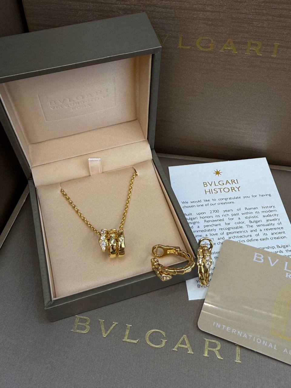 Bvlgari Serpenti Set

170 dhs🪙🌨️ with Normal box
230 dhs🪙🌨️ with Original box(1)

Zain209
♥️♥️♥️