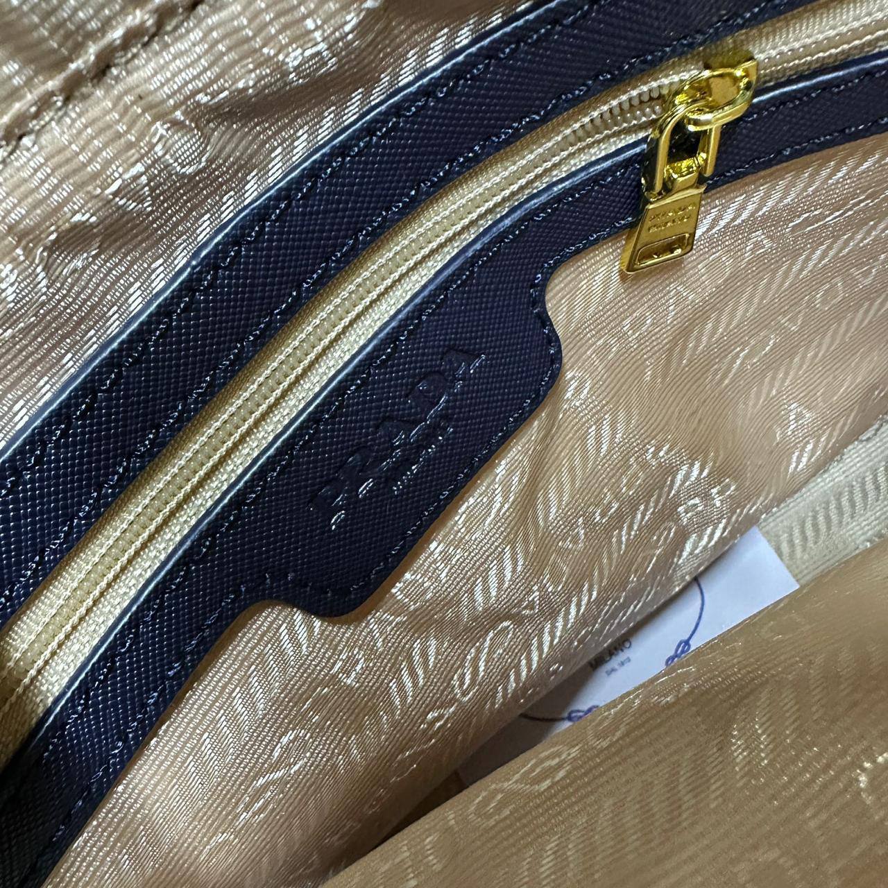 PRADA GOOD QUALITY 
110 dhs🇦🇪🇦🇪

Zain295
♥️♥️♥️
