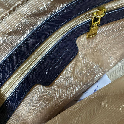 PRADA GOOD QUALITY 
110 dhs🇦🇪🇦🇪

Zain295
♥️♥️♥️