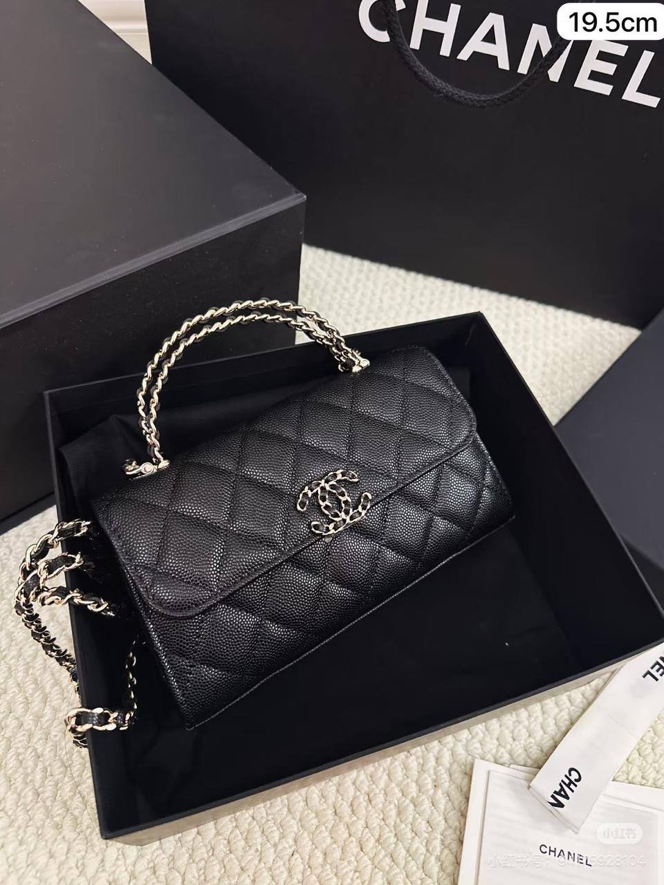 💗 Chanel Kelly / 24B
1️⃣ First quality +🎁  
Size : 19.5 ~ 18 * 15 cm
90 dhs✅
with box 🎁

Zain115
♥️♥️♥️