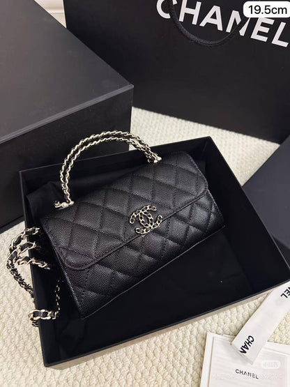 💗 Chanel Kelly / 24B
1️⃣ First quality +🎁  
Size : 19.5 ~ 18 * 15 cm
90 dhs✅
with box 🎁

Zain115
♥️♥️♥️