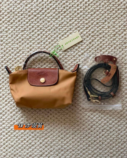 Long Champ
50 dhs🇦🇪🇦🇪
size 20cm

Zain41
♥️♥️♥️