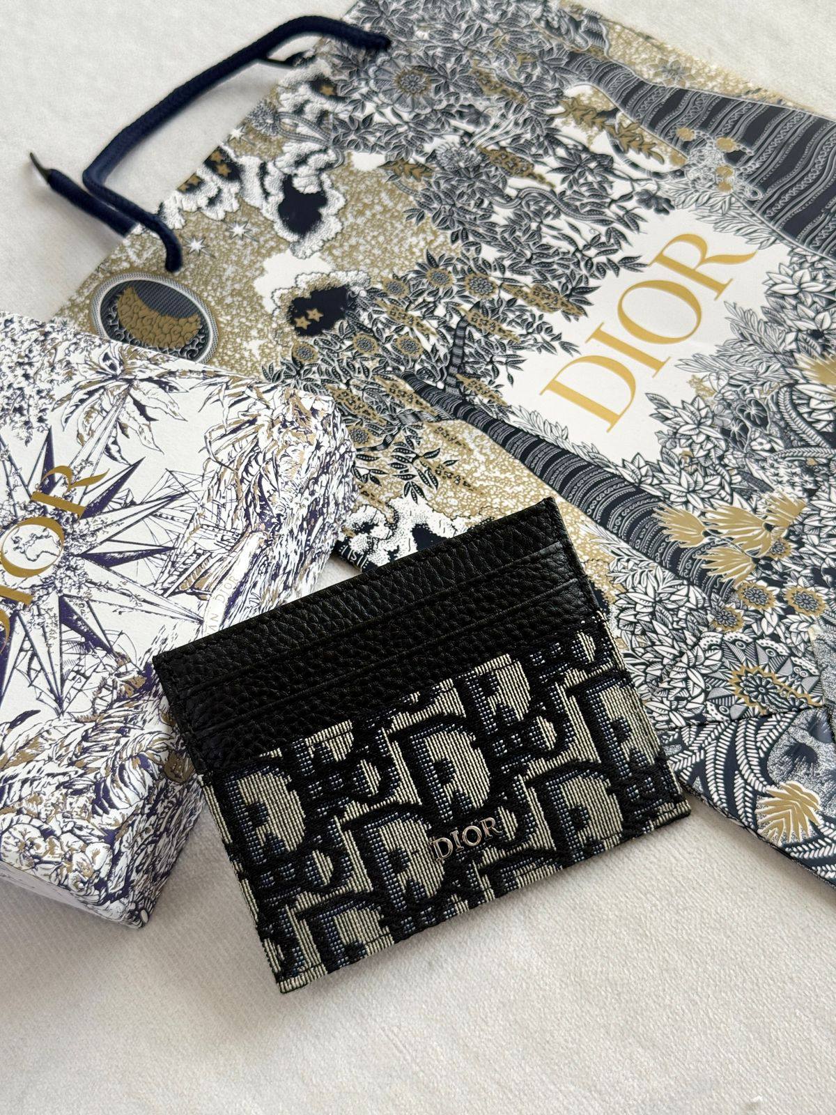 Dior card holder

Super Master

280 dhs🇦🇪🇦🇪🇦🇪

Zain275
♥️♥️♥️