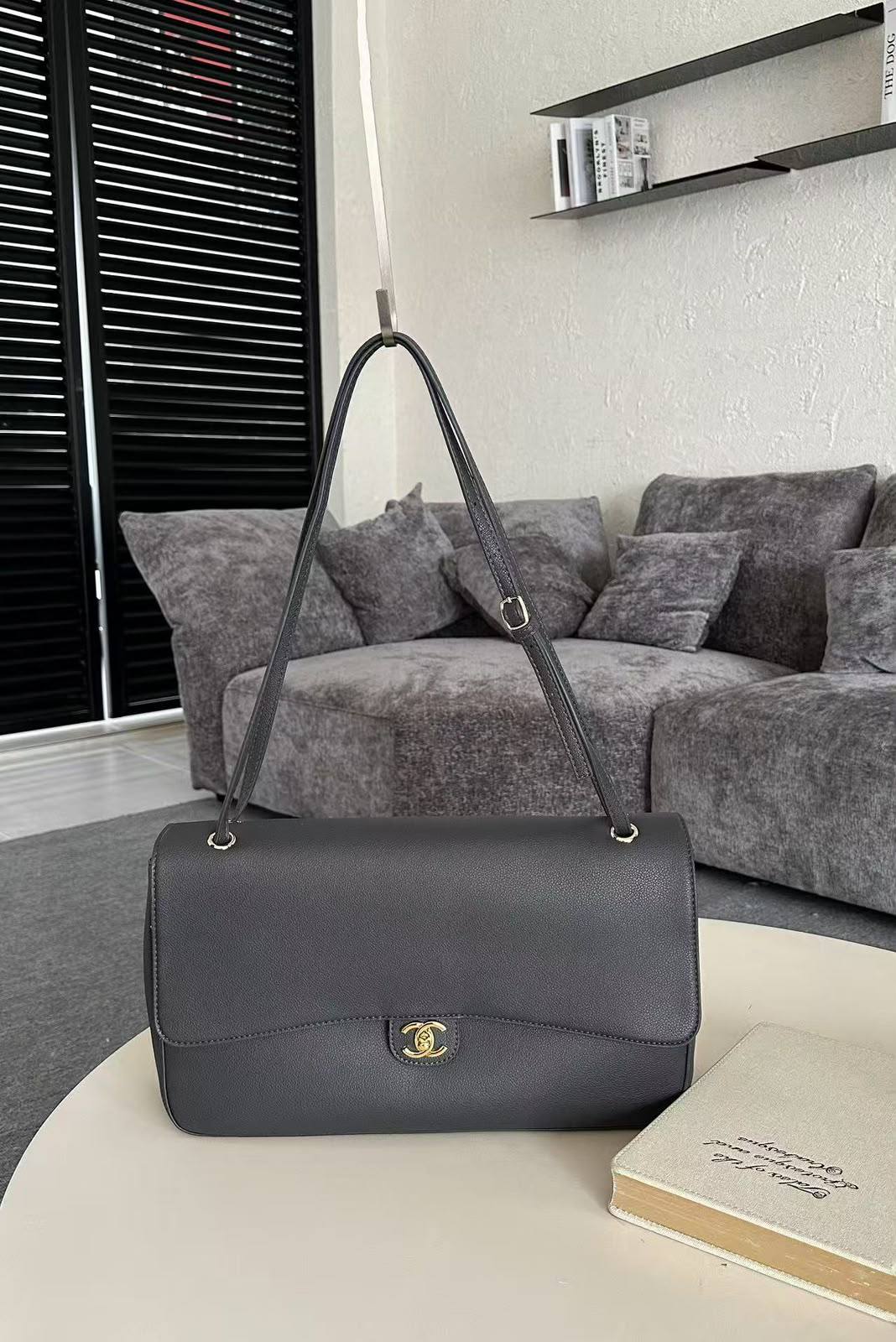 Chanel

38cm 

125 dhs🇦🇪🇦🇪

Zain143
♥️♥️♥️