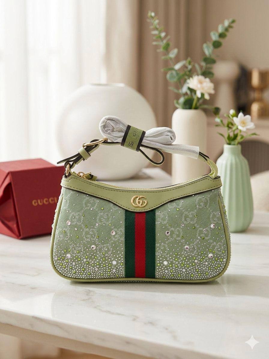 GUCCI 
PREMIUM QUALITY 💯
160 dhs✅
WITH BOX 📦

Zain28
♥️♥️♥️