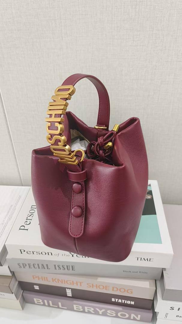Moschino
100 dhs🇦🇪🇦🇪
size  19cm
High quality

Zain26
♥️♥️♥️