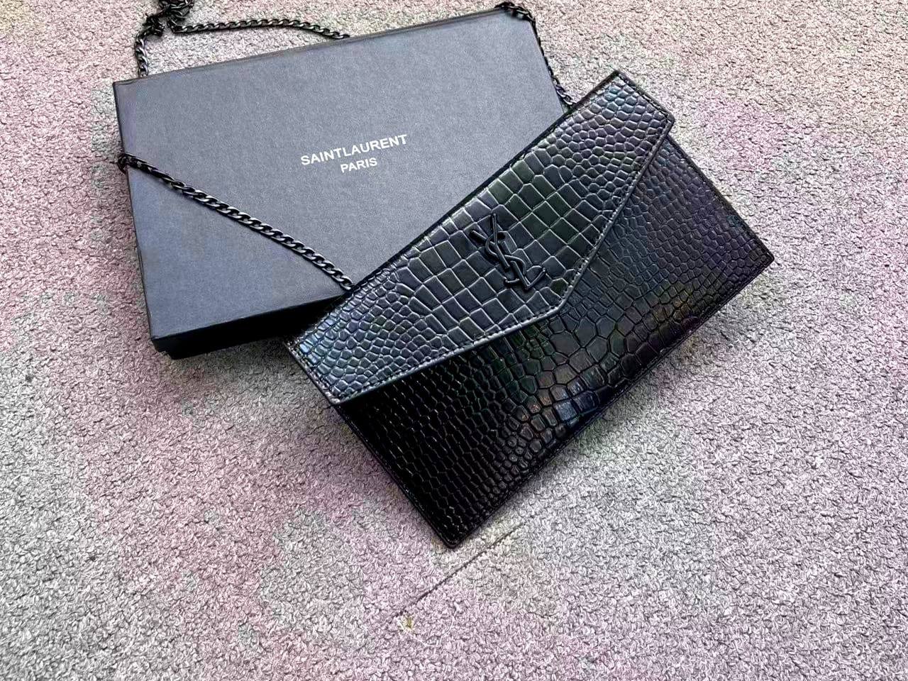 YSL
75 dhs🇦🇪🇦🇪
with box

Zain26
♥️♥️♥️