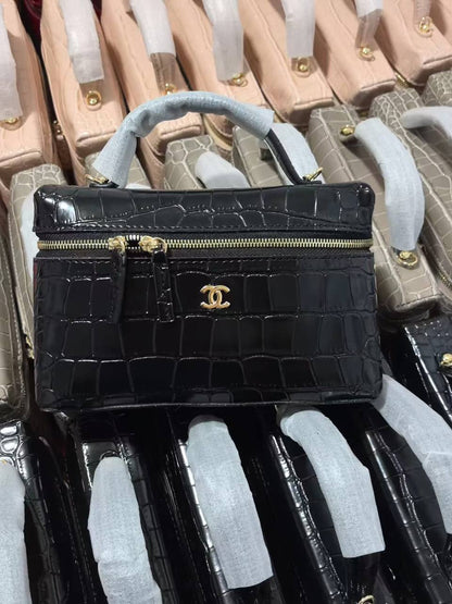 Chanel

210 dhs 

Zain132
♥️♥️♥️