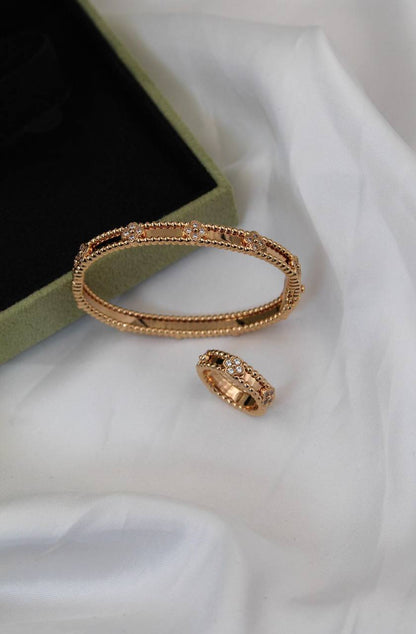 Van Cleef & Arpels* 
↗️ *#Super Master Quality*
Bangle available size 15,16,17,19
Ring available size 5,6,7,8,9
Gold , Silver & Chmpn Gold
With Normal Box
Bangle 170 dhs❤️
Ring 85 dhs❤️

With Original Box
Bangle 220 dhs❤️
Ring 150 dhs❤️

Zain106
♥️♥️♥️