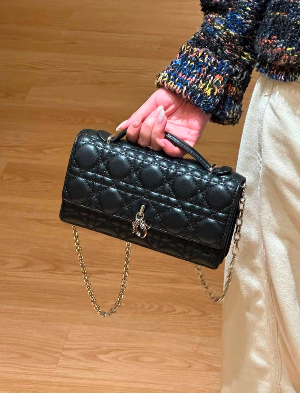 Dior
105 dhs🇦🇪🇦🇪
good-quality with box

Zain35
♥️♥️♥️