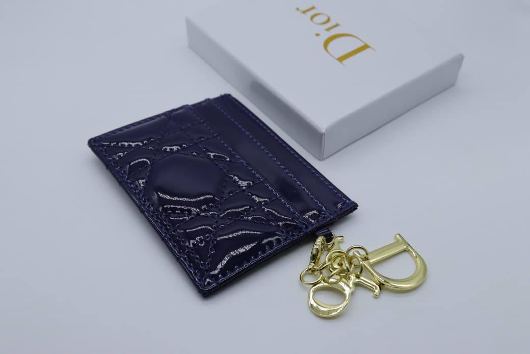 Dior Card holder
45 dhs🪙💕

Zain33
♥️♥️♥️
