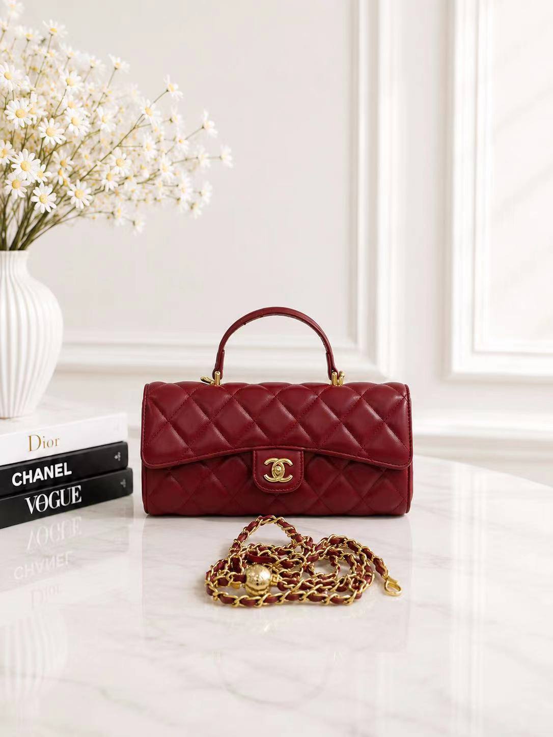 CHANEL
best quality with box
100 dhs🇦🇪🇦🇪

size25CM

Zain290
♥️♥️♥️
