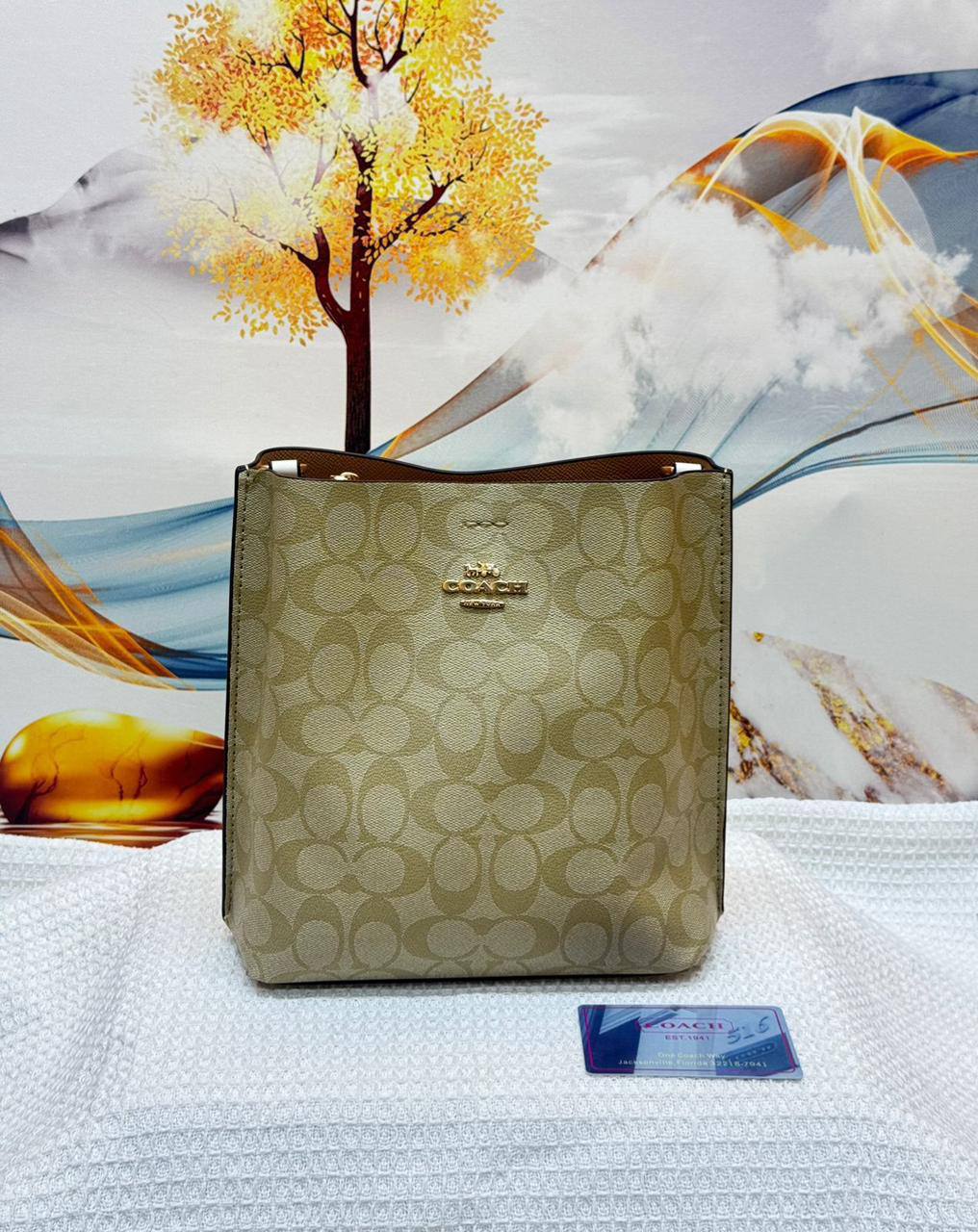 Coach
Best quality

With box’s
🎁🎁🎁

95 dhs🇦🇪
size 21cm

Zain158
♥️♥️♥️