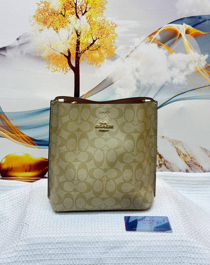 Coach
Best quality

With box’s
🎁🎁🎁

95 dhs🇦🇪
size 21cm

Zain158
♥️♥️♥️