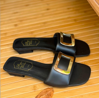 Roger Vivier
Super Master
𝗦𝗶𝘇𝗲 𝟯𝟲 𝘁𝗼 𝟰𝟭 
450 dhs✅

Zain303
♥️♥️♥️