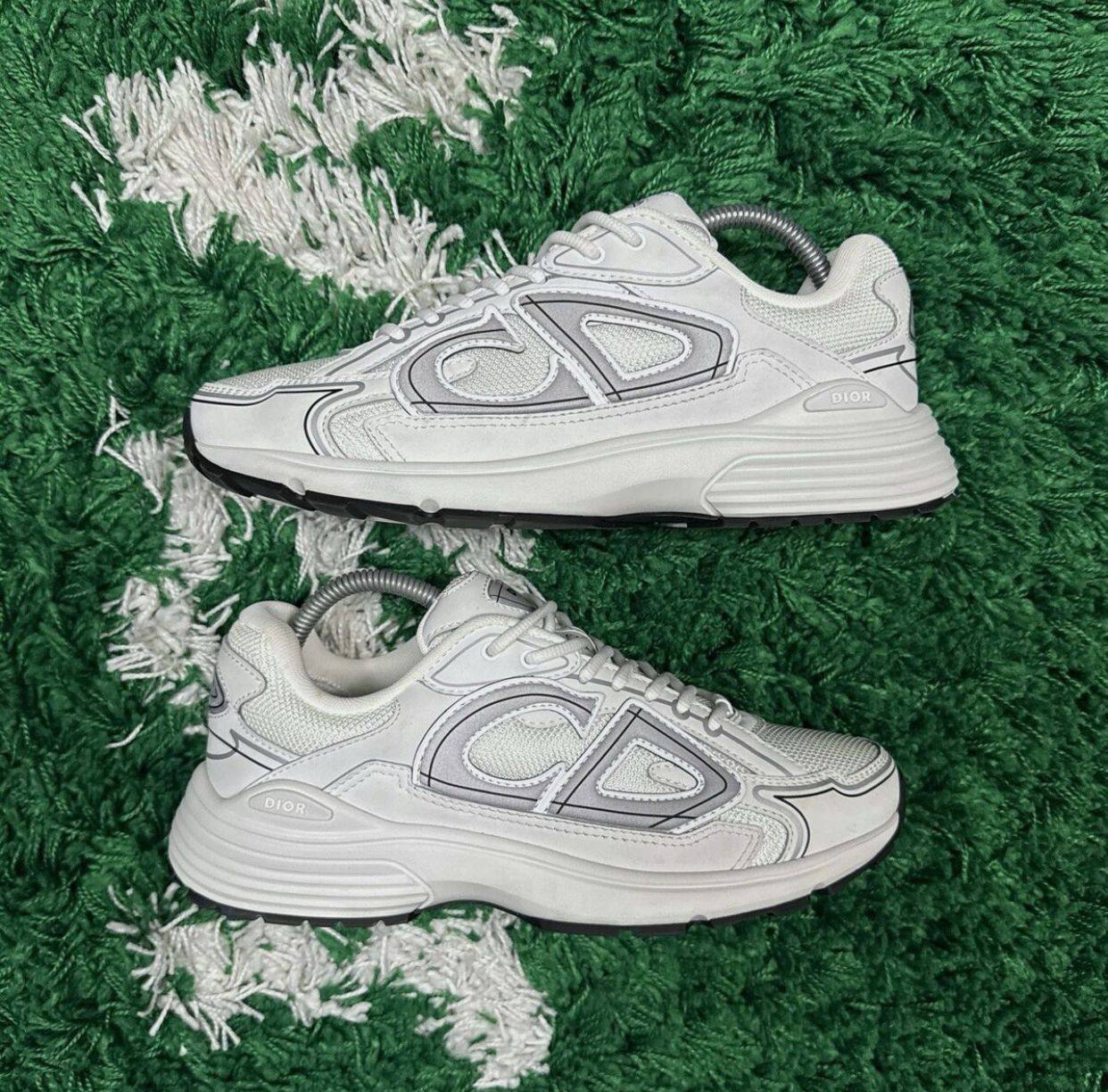 DIOR B30 ‘white’🤍
40-45 AVAILABLE🤩
220 dhs🪙💕

Zain242
♥️♥️♥️