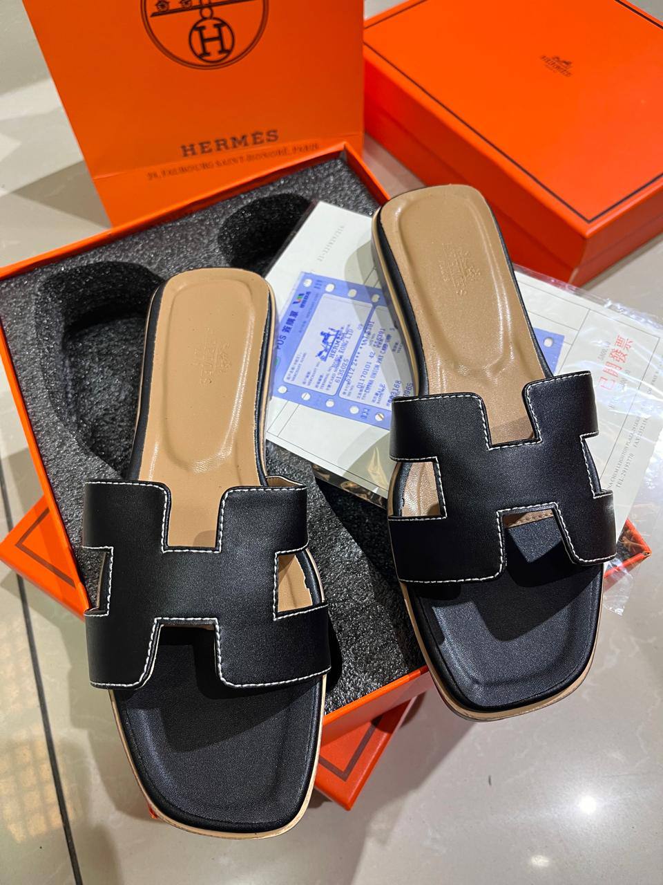Hermes

Size:36 to 42

85 dhs🪙🌺

Zain241
♥️♥️♥️