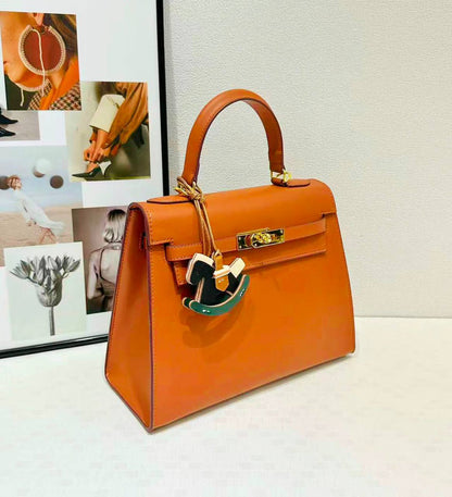 HERMES KELLY BIG SIZE NEW CAME GOOD QUALITY 
120 dhs🇦🇪🇦🇪
Size: 28cm

Zain295
♥️♥️♥️