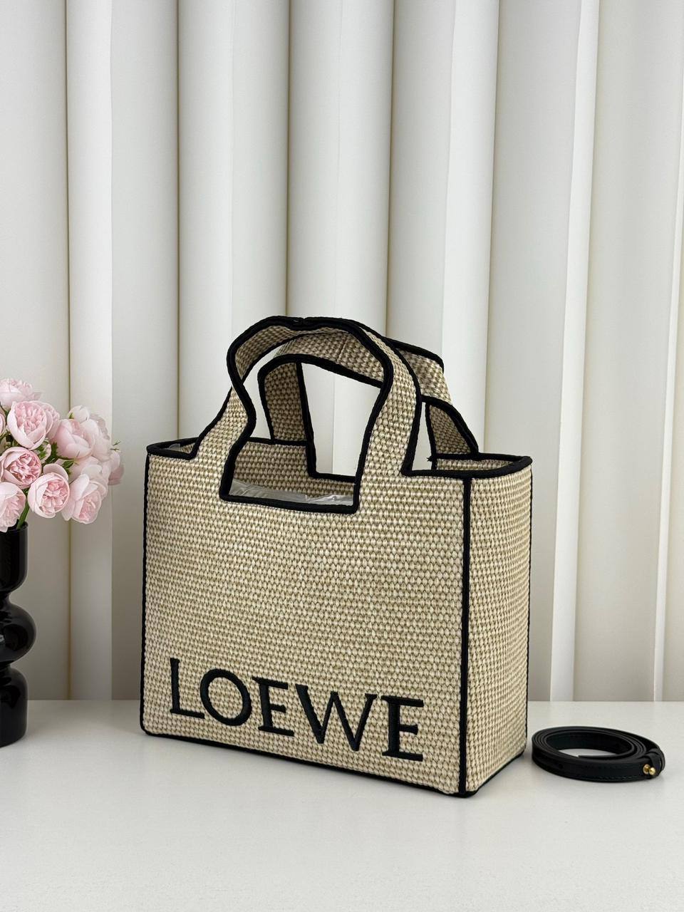 Loewe
Master🌺🌺
240 dhs💓

Zain141
♥️♥️♥️