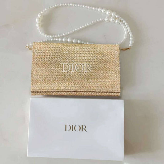 Dior
75 dhs💓

Zain107
♥️♥️♥️