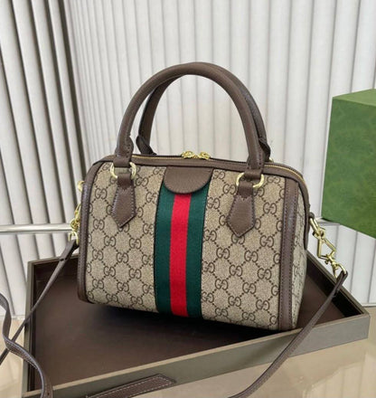 GUCCI 

NEW CAME 

GOOD QUALITY 

100 dhs🇦🇪🇦🇪
Zain39
♥️♥️♥️