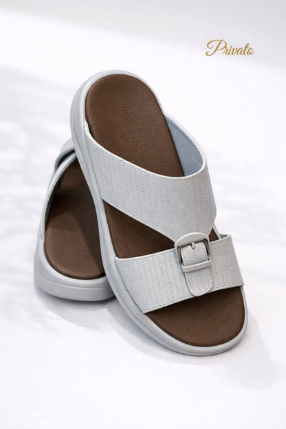 slippers for men good quality  with box and paper bag size available (40to46) 6to12) 
230 dhs❣️

Zain59
♥️♥️♥️