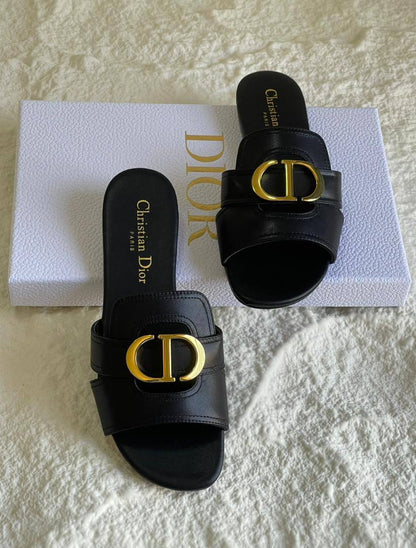 DIOR 
SuperMaster Quality 💯
450 dhs💓
Size: 36-41💥

Zain171
♥️♥️♥️
