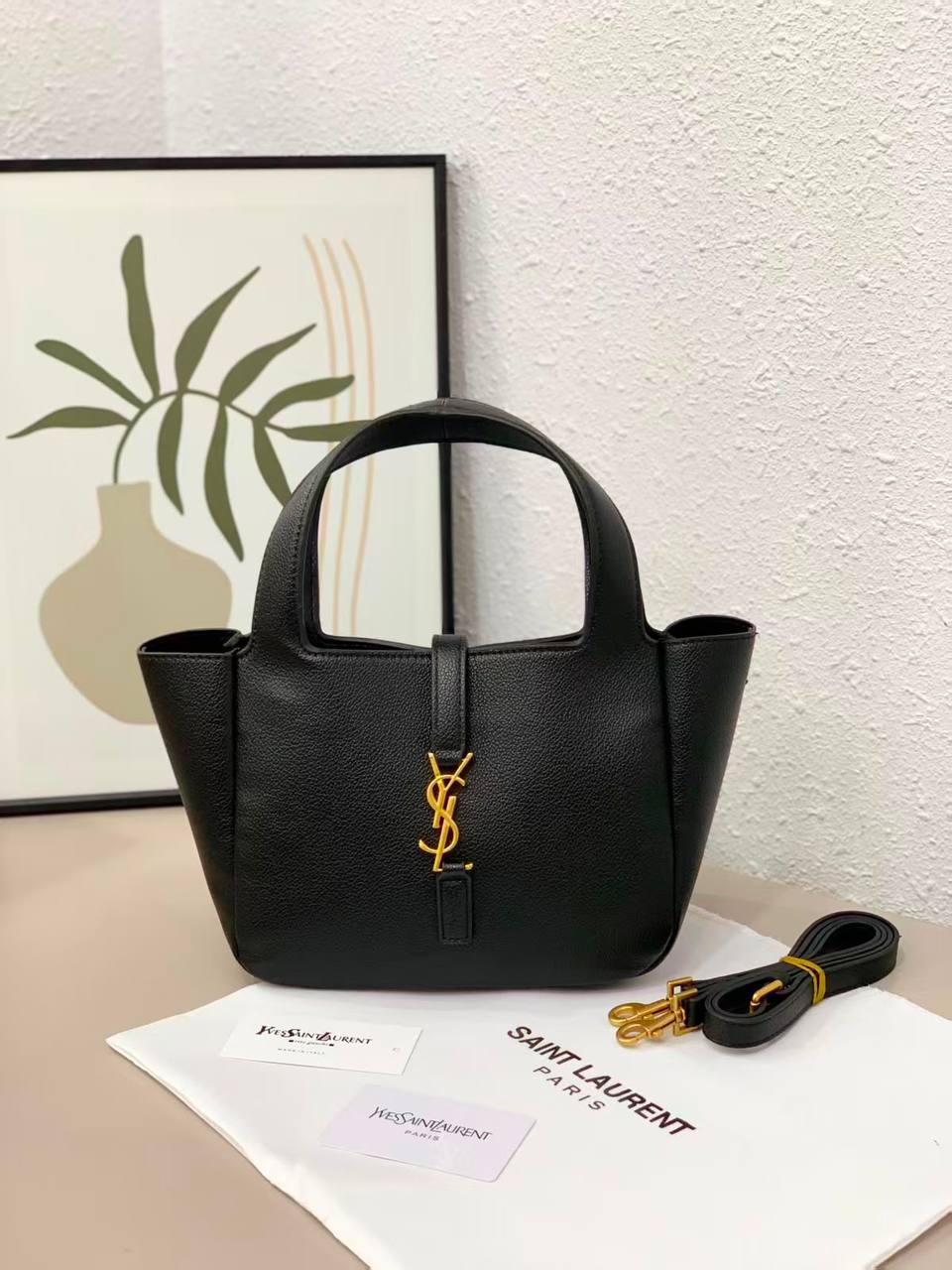 YSL
withbox 
110 dhs🇦🇪🇦🇪

Zain143
♥️♥️♥️
