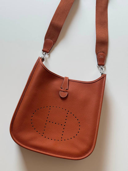 Hermes evelyne 29cm💕Master quality 😍with box❤️
370 dhs🇦🇪🇦🇪

Zain51
♥️♥️♥️