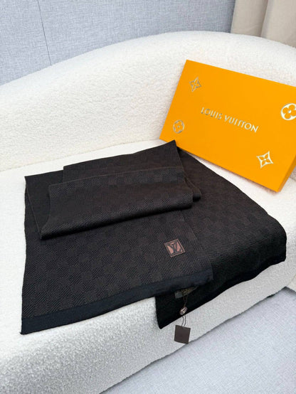 NEW COLLECTION👌🏻
Louis Vuitton SCARF MAN❤‍🔥
 MASTER Quality👑With Original Packaging👌🏻

230 dhs🇦🇪🇦🇪

Zain329
♥️♥️♥️