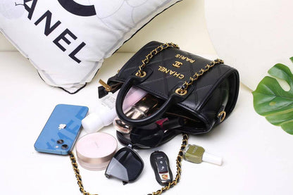 Chanel 
95 dhs✅
size 20×10×15cm

Zain213
♥️♥️♥️