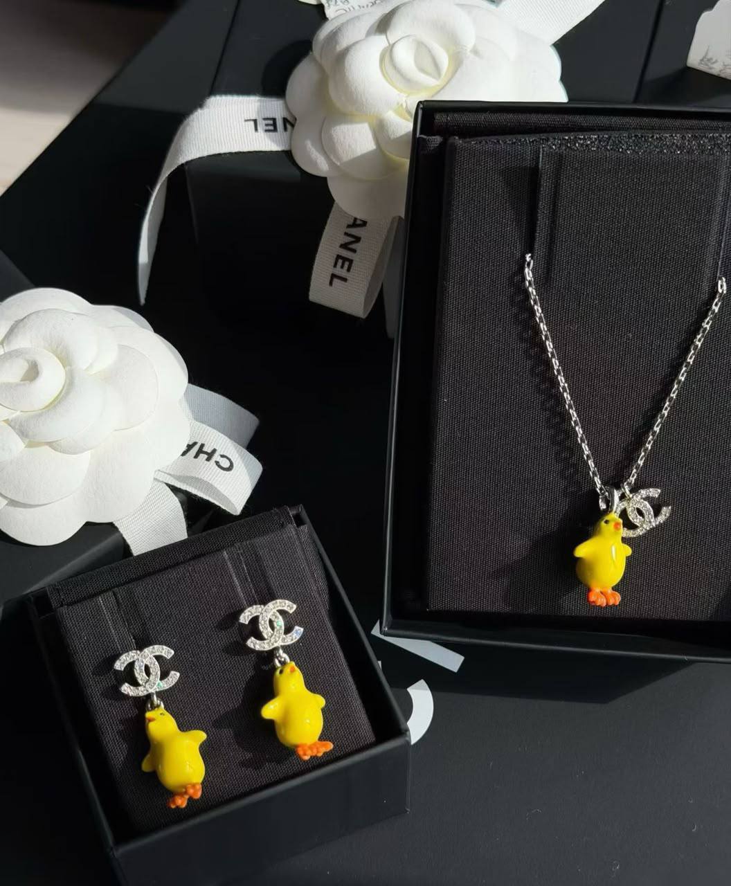 CHANEL

Necklace & Earing 
MASTER
100 dhs🇦🇪🇦🇪

With normal box 🎁

Zain263
♥️♥️♥️
