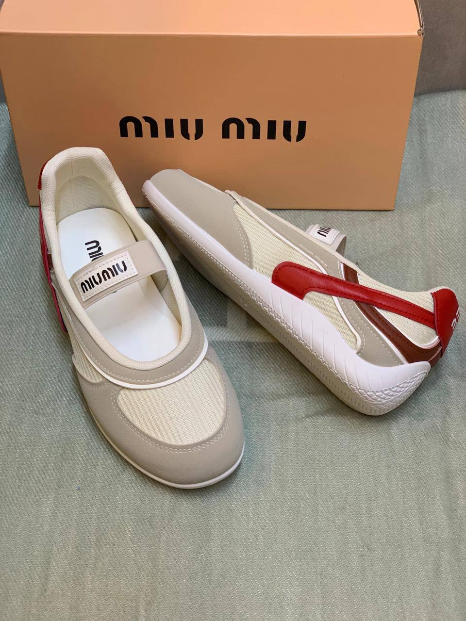 MIU MIU 
Master quality 
 Size 36-41  
190 dhs✅

Zain88
♥️♥️♥️