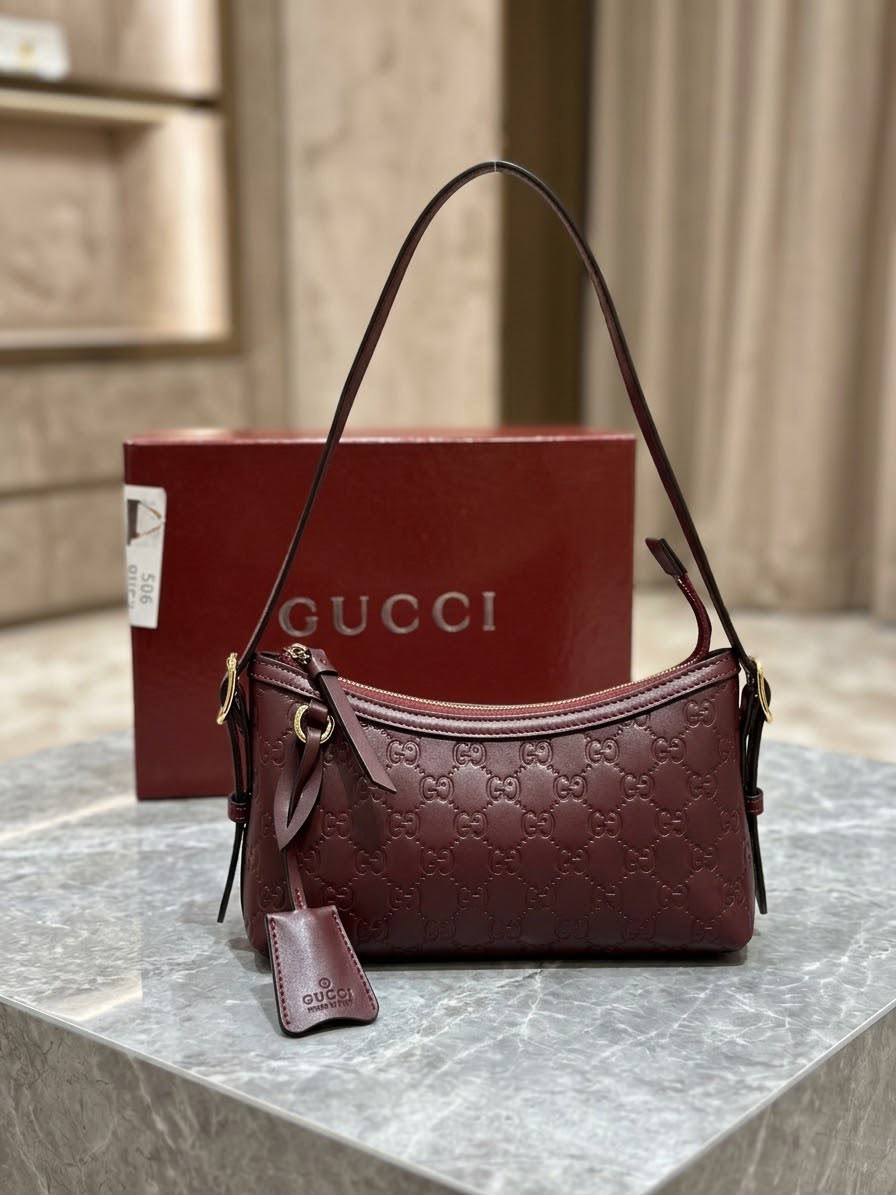 Gucci

90 dhs🇦🇪🇦🇪

With box
21 cm

Zain219
♥️♥️♥️