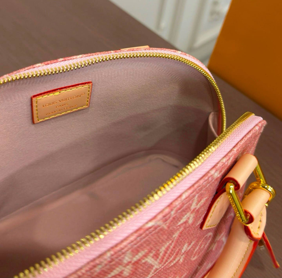 LOUIS VUITTON 

ALMA NEW 

DESIGN MASTER QUALITY 

WITH BOX
265 dhs🇦🇪🇦🇪

SIZE: 24 cm


Zain39
♥️♥️♥️