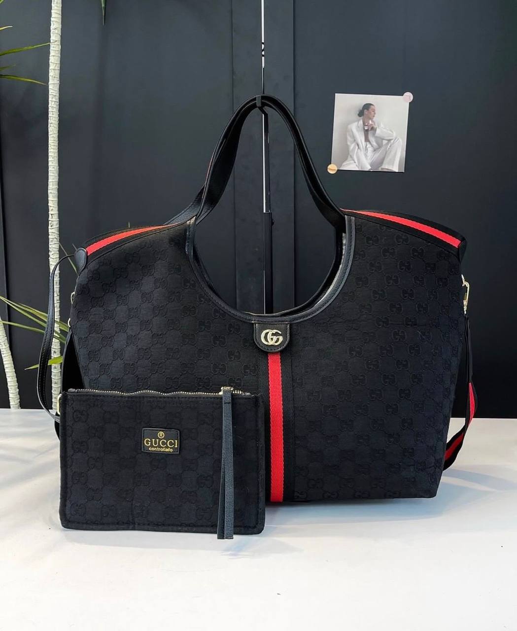 Gucci
105 dhs💓
size：big
Good quality

Zain35
♥️♥️♥️