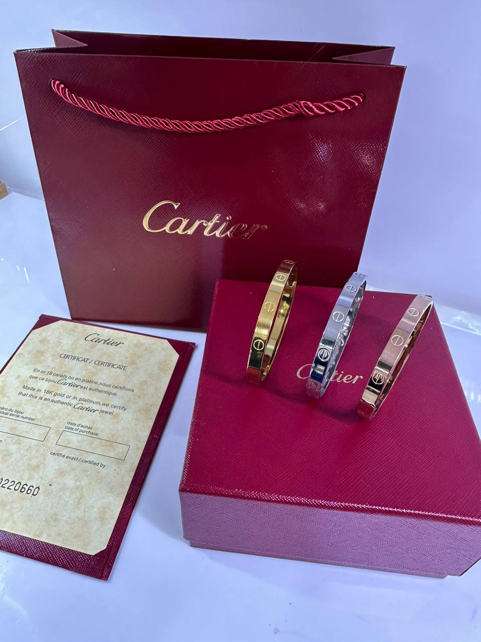 Cartier 🔥*
Bangle set🦋
3 bangle 🤯
Bangle size 16, 17 ,18,19,
Stainless steel 💯
Non tarnish 💯
With normal boxes 🗃️ 
And paper bag 🛍️
45 dhs🪙🌨️
With master box 📦 
85 dhs🪙🌨️

Zain216
♥️♥️♥️