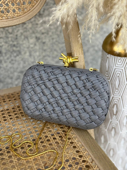 BOTTEGA VENETA
20cm
380 dhs🗽
Top quality 
With box🎁

Zain167
♥️♥️♥️