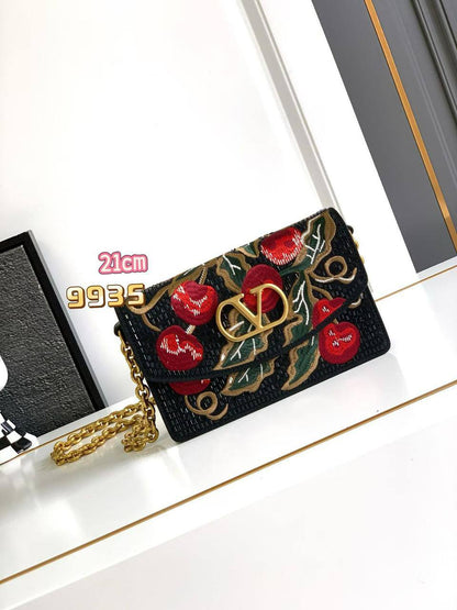Valentino 
Master ++
340 dhs🪙🌨️

Zain153
♥️♥️♥️