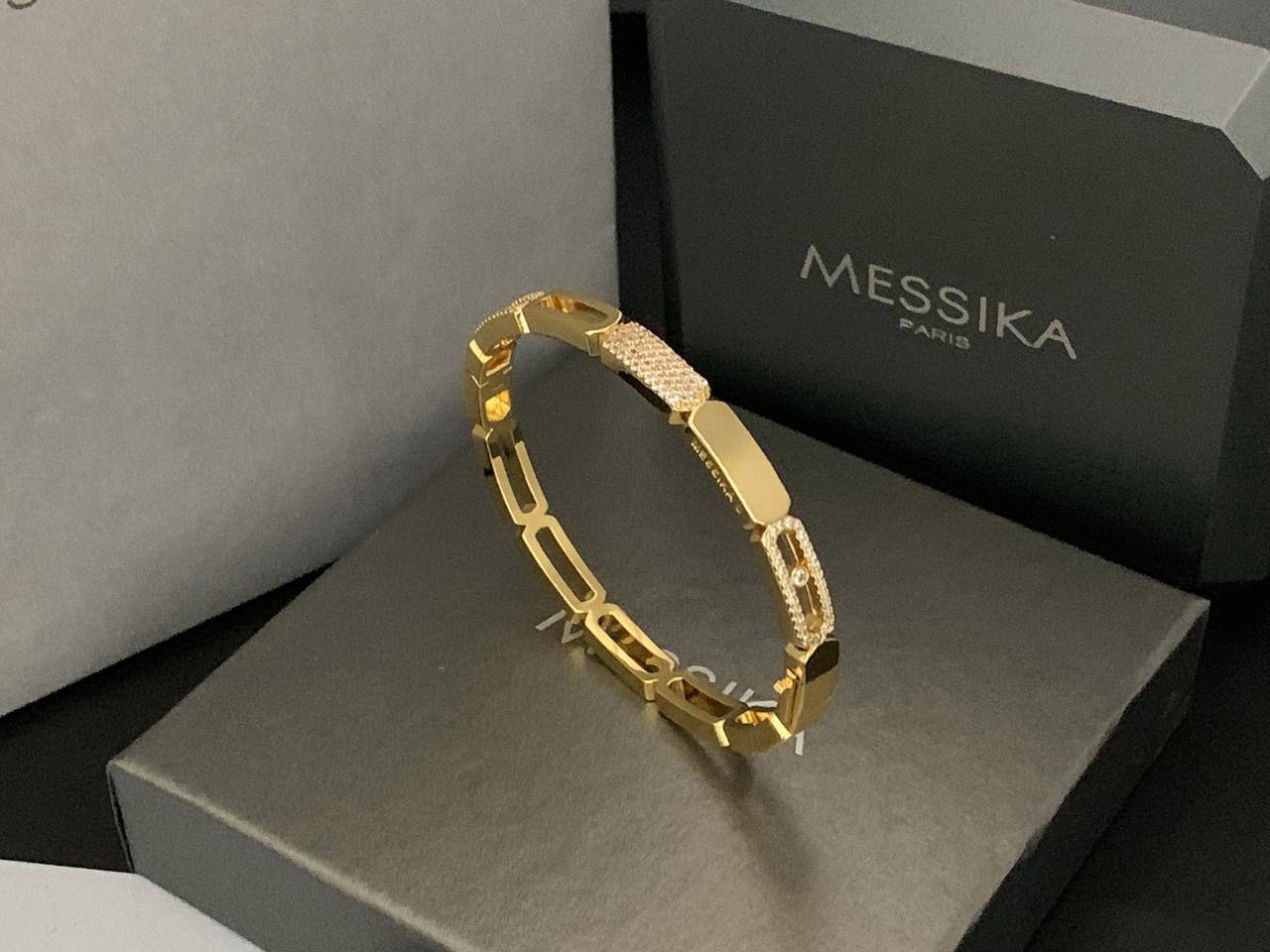 Messika Bangle
75 dhs🪙💚

Zain89
♥️♥️♥️