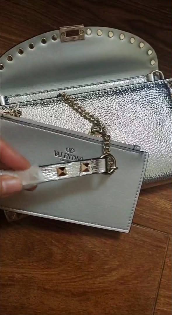 Valentino
110 dhs✅
High-quality with box

Zain35
♥️♥️♥️