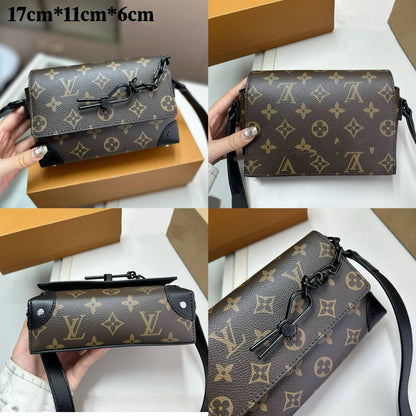 LV
 UNISEX GOOD QUALITY 
WITH BOX 
🎁🎁🎁

85 dhs✅

Zain295
♥️♥️♥️